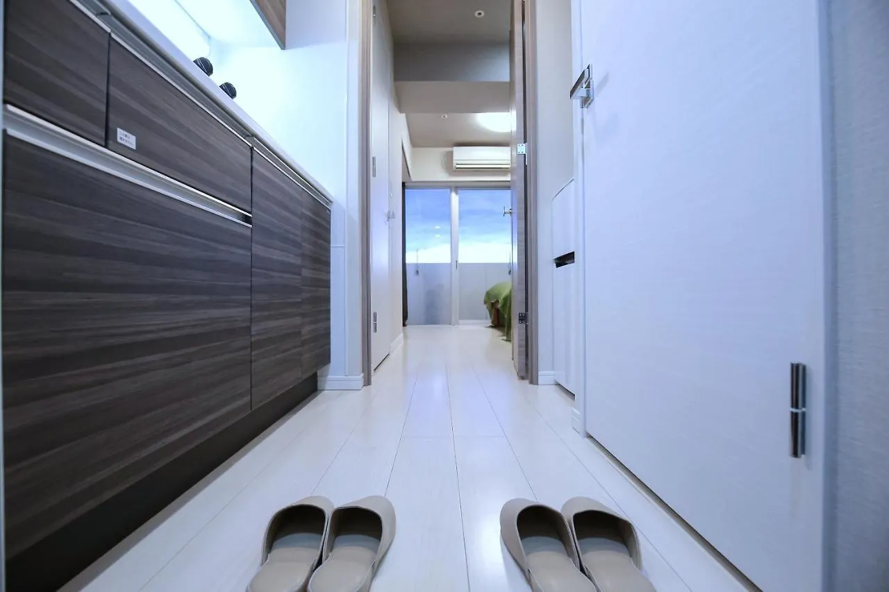 Shinjuku Ryokan Retreat: Authentic Tokyo Experience Near Higashi-Shinjuku Station Apartment