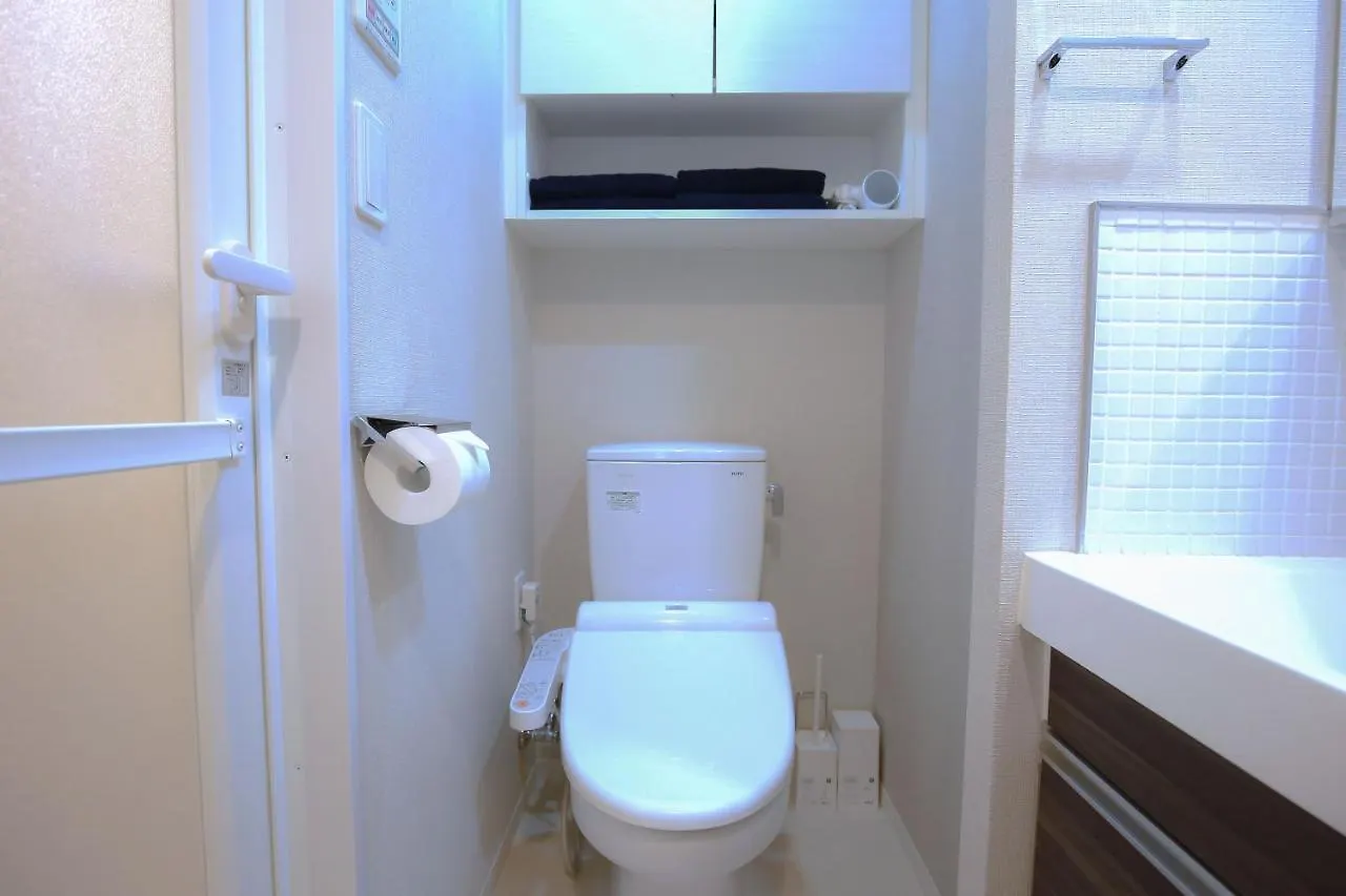 Shinjuku Ryokan Retreat: Authentic Tokyo Experience Near Higashi-Shinjuku Station